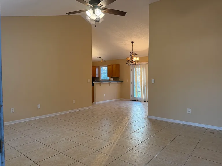 123 Bonnie Bridge Cir — Photo 2