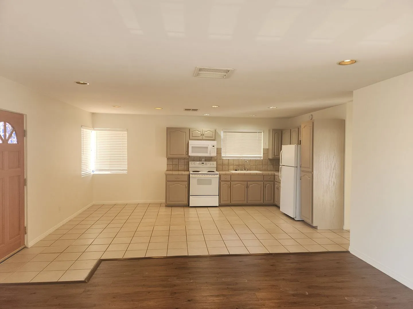 3 bed 2 bath house on the mesa! Move in special!! — Photo 4