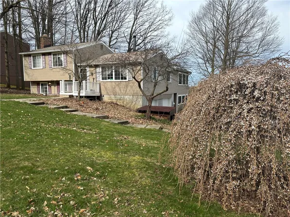 231 Peakview Dr, Henrietta, NY 14467
