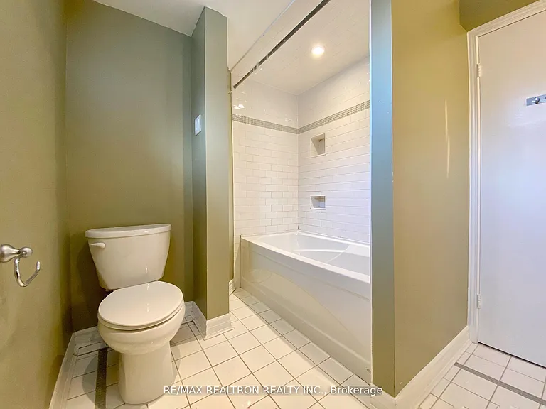 76 Clansman Blvd #LOWER — Photo 20