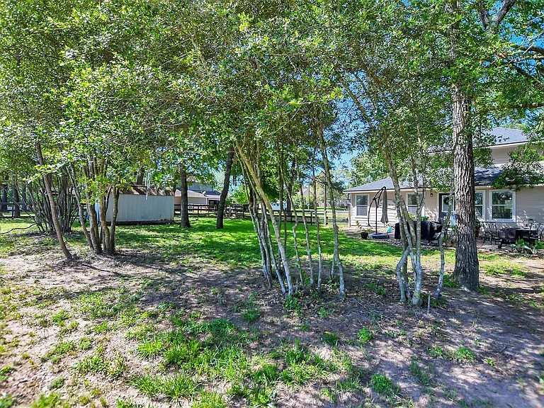 25401 Hunting Trl — Photo 36