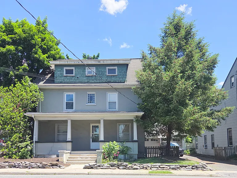 179 N Main St #1 — Photo 1