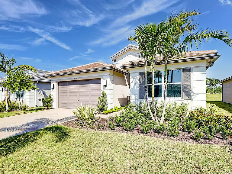 13549 SW Oceanus Blvd — Photo 3