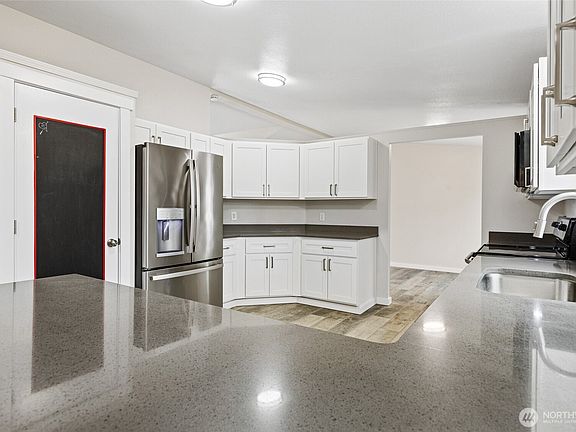 4th image of 37014 64th Avenue Ct E
