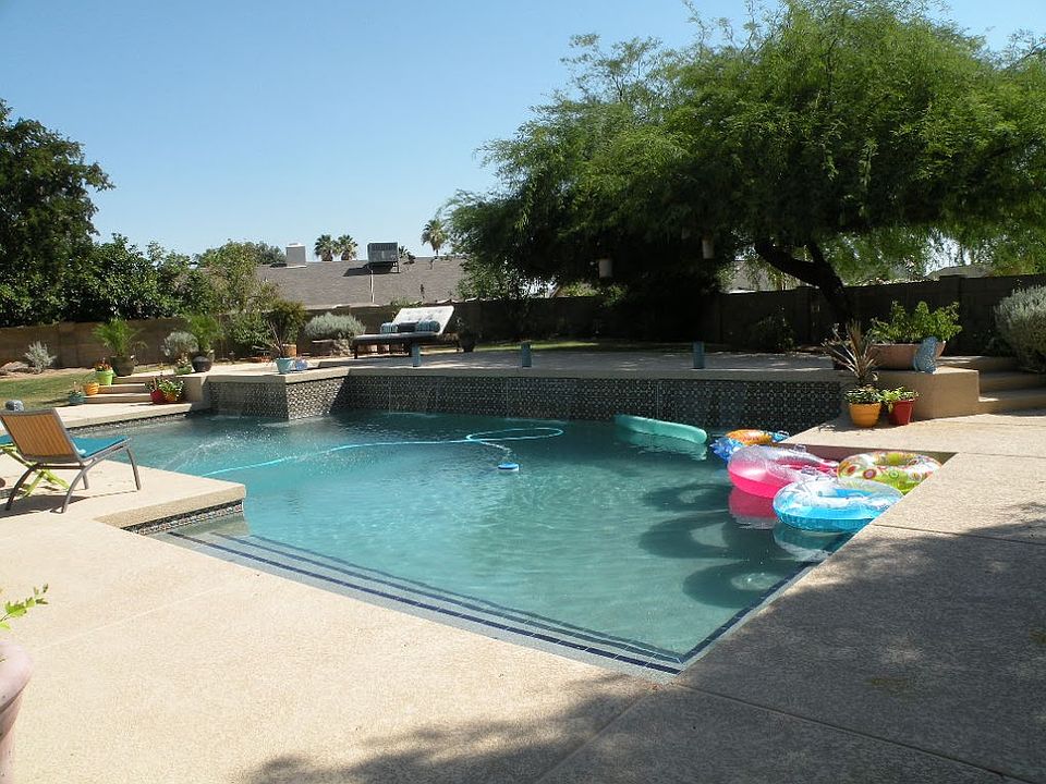 Pool, Hot Tub & Huge Yard