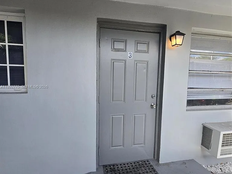 1507 NE 5th Ave #3 — Photo 2