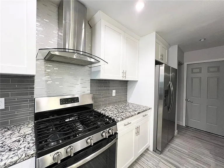 710 Creekwood Xing — Photo 10