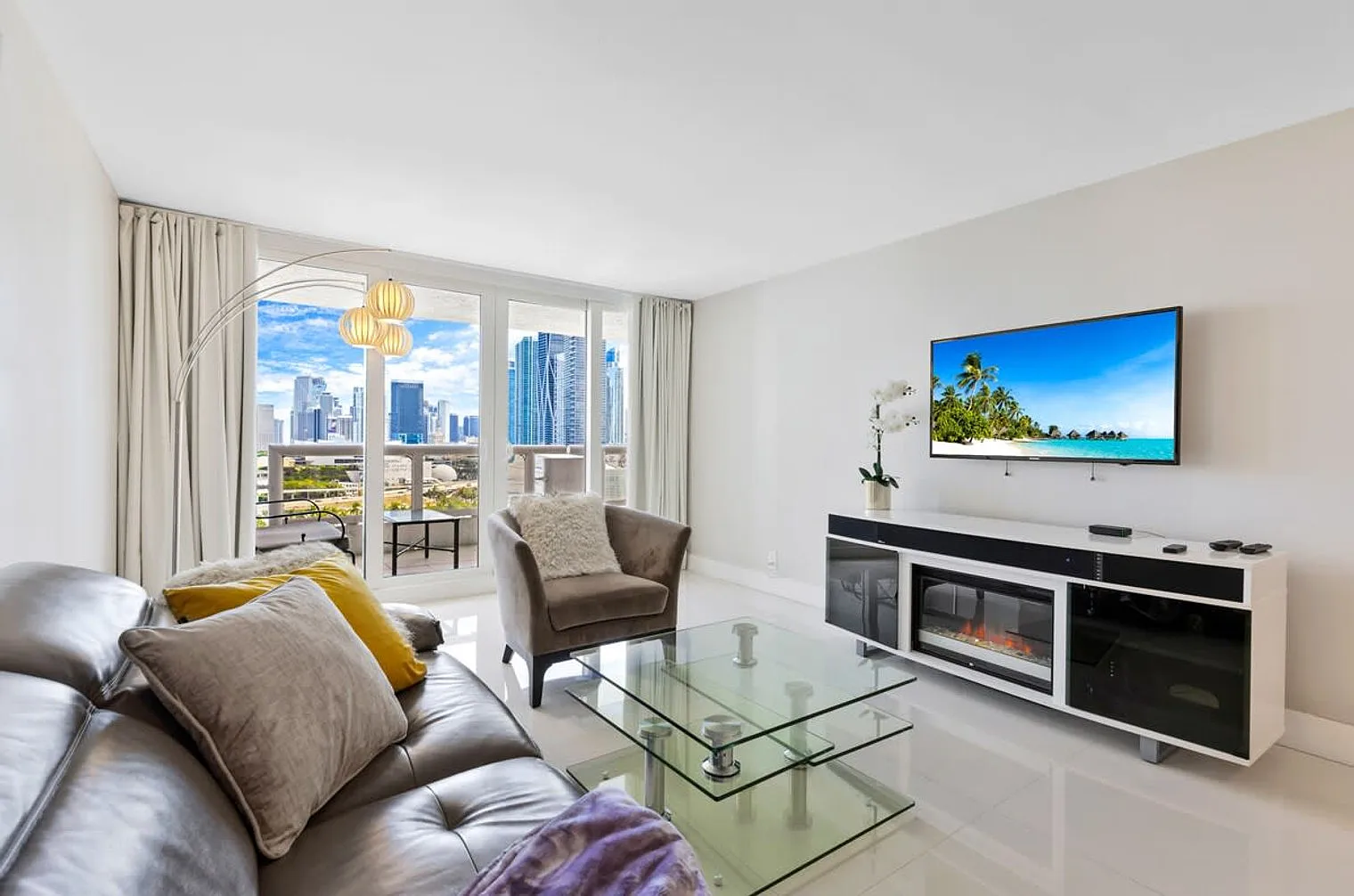 1 bed, 1.0 bath, 979 sqft, $3,399 — Photo 2