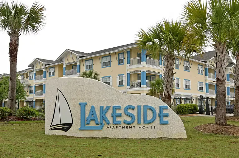 Lakeside — Photo 25