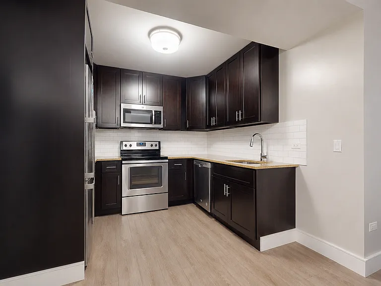 237 E 34th St #401 — Photo 6