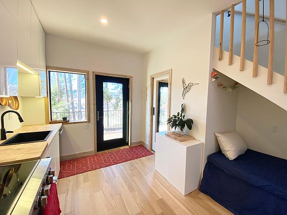 4th image of 820 Ferret Ln