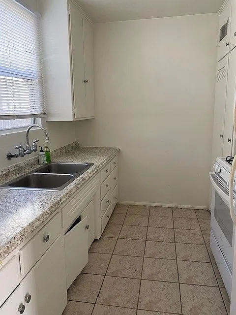 Floor plan Studio. 1 Bath. 0 Half
