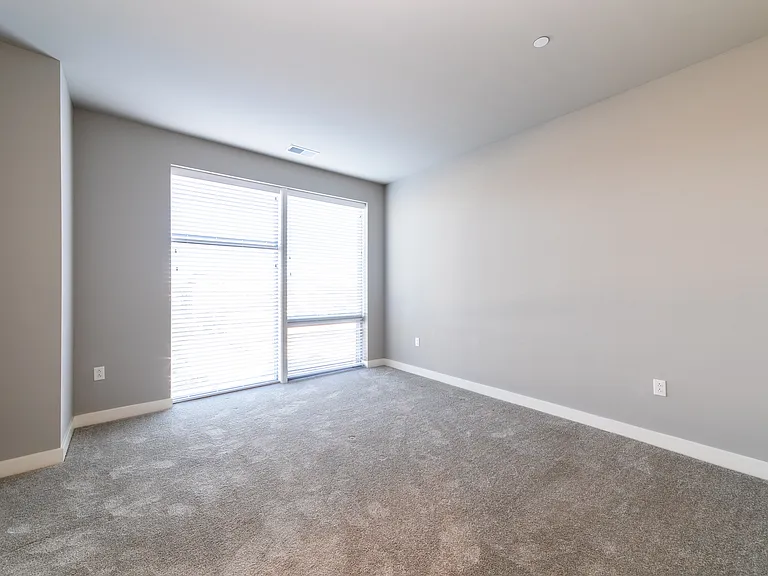 20 West — Photo 5