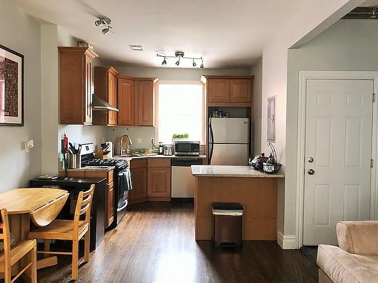 208 3rd St #2 — Photo 3