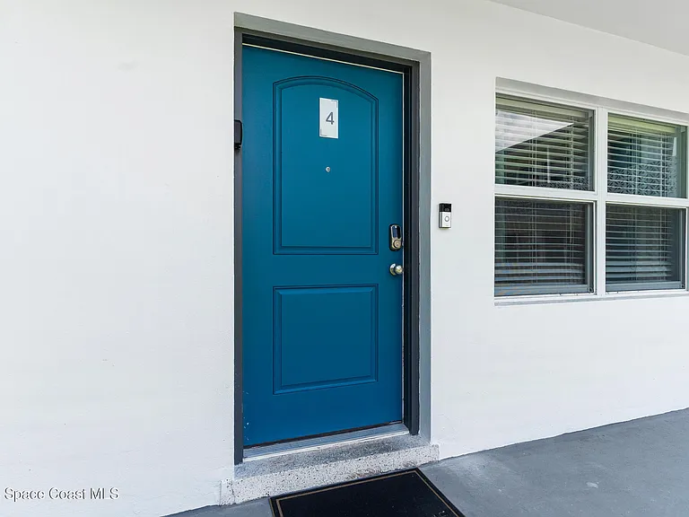 1031 Park Dr #4 — Photo 2