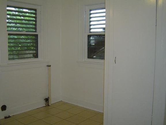 4th image of 4817 Travis Dr
