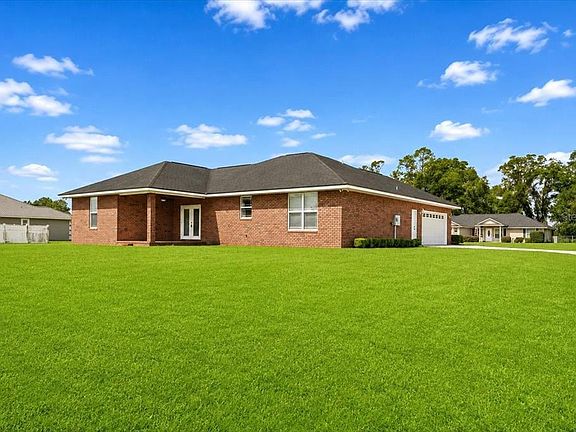 2nd image of 122 SW ARROW GLEN