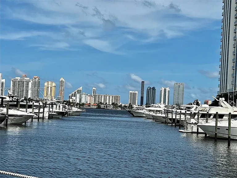 17111 Biscayne Blvd #1102 — Photo 34