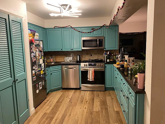 Kitchen (with some Christmas decorations)