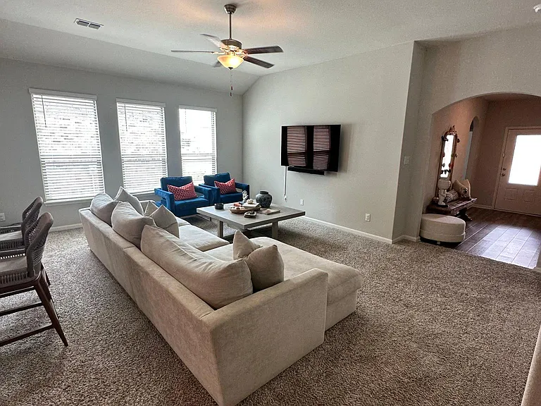 2112 Penaflor Dr — Photo 9