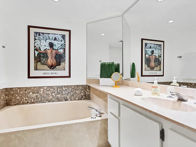 1717 N Bayshore Dr #Penthouse D39 — Photo 11