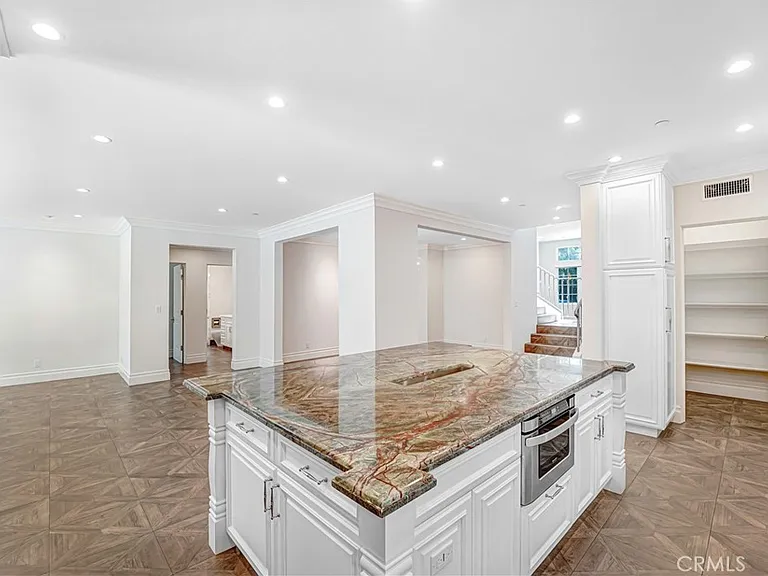 1714 W Oak St — Photo 19