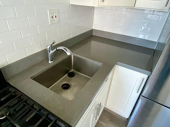Quartz Counters, Stainless Steel Under mount Sink