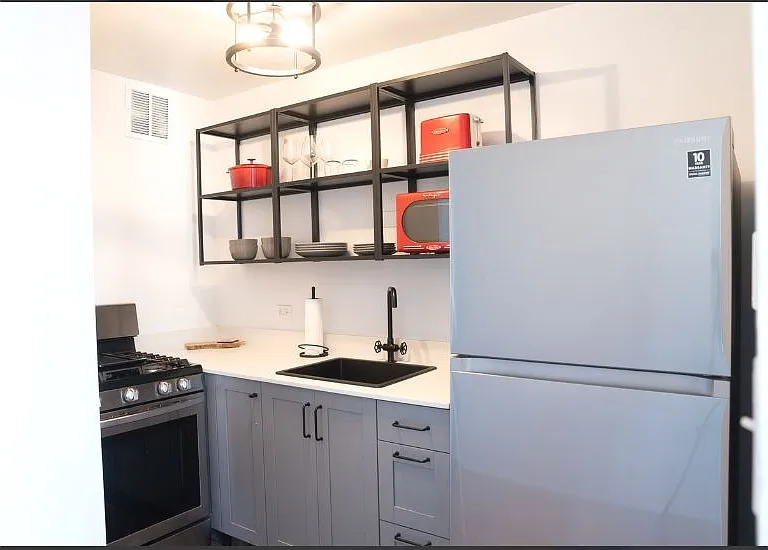 1 E Scott St #1802 — Photo 8