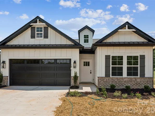 1071 Reba Ln, Kannapolis, NC 28081