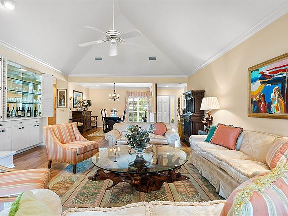 3rd image of 5827 Magnolia Ln
