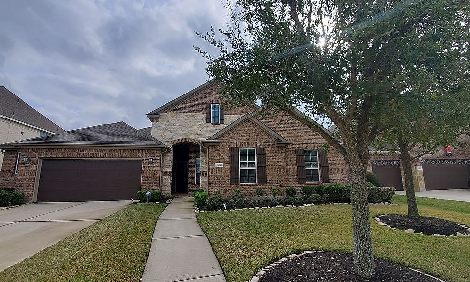1st image of 25807 Oakwood Knoll Dr