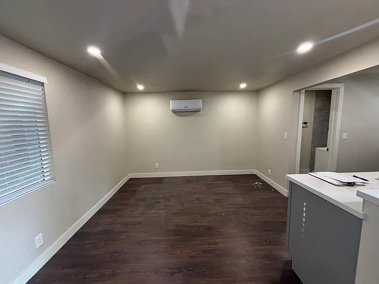 4084 Greenwood Rd #B — Photo 5