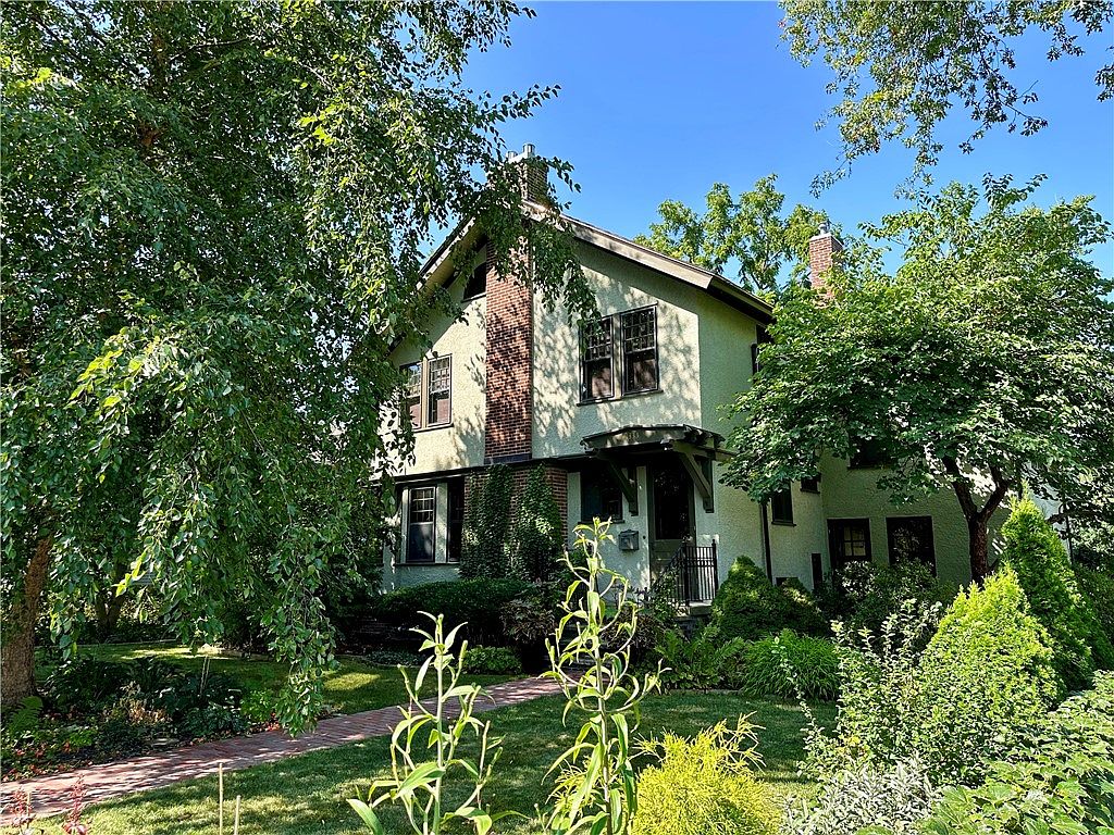1333 Broad St, Grinnell, IA 50112 Zillow