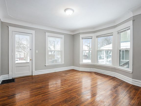 4th image of 823 Sigsbee St SE