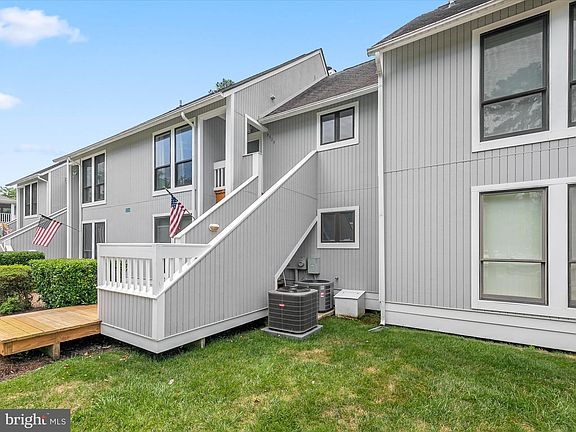 4th image of 39284 Evergreen Way #9905