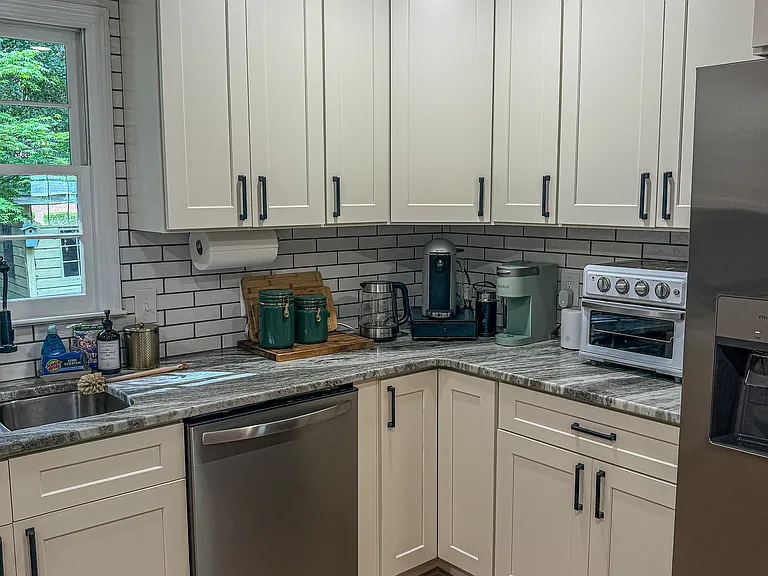 Rosemary Dr — Photo 24