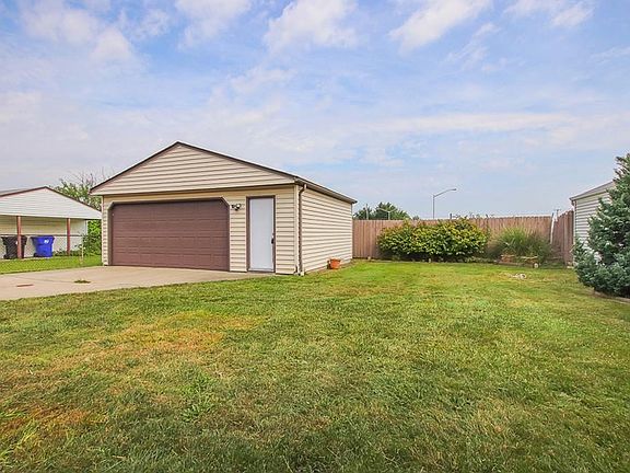 5th image of 15784 Harrison Dr