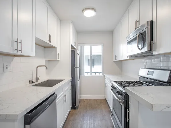 2233 S Ridgeley Dr, Los Angeles, CA