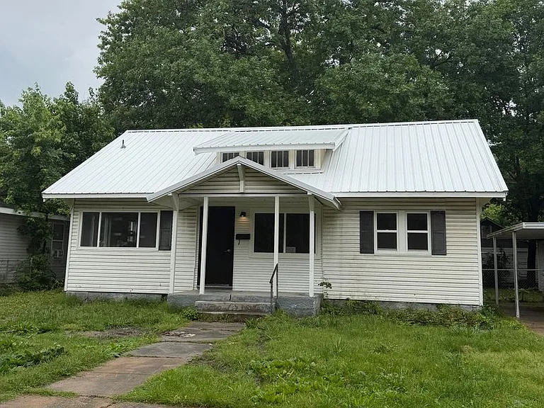 315 NE #G — Photo 1