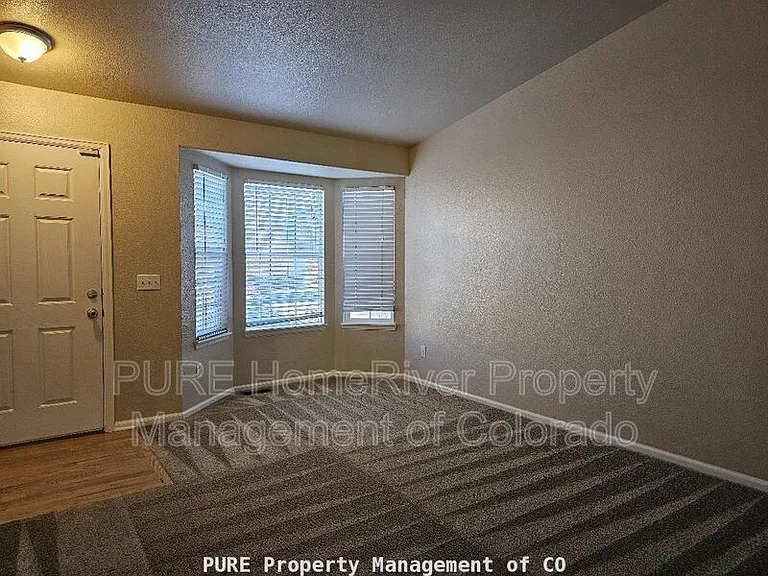 9394 Cove Creek Dr — Photo 2