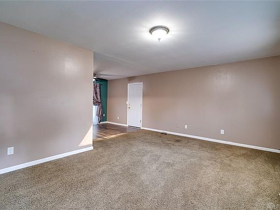 5th image of 1889 Southlawn Dr