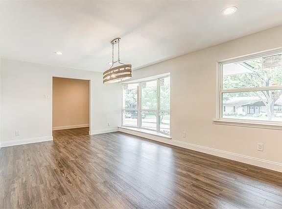 3rd image of 1122 Overlake Dr