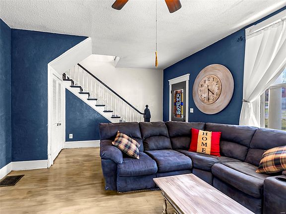 2nd image of 202 Pine St