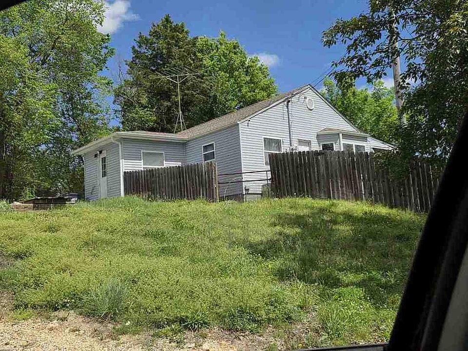 2nd image of 220 Harlin Dr