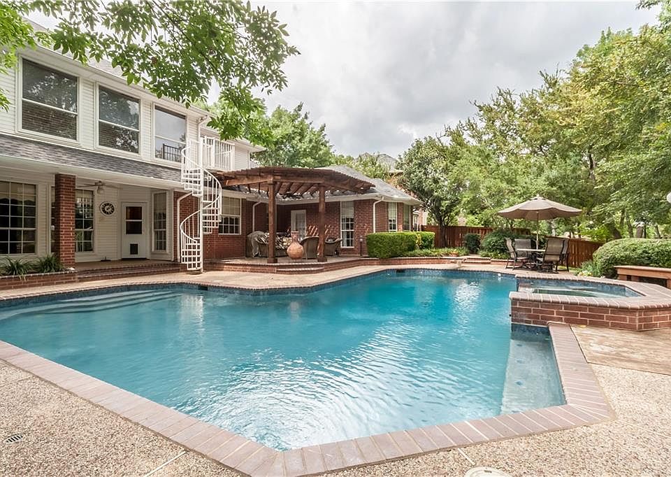 1st image of 230 Winding Hollow Ln