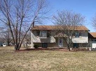 22 Sunny Hill Dr, Orion, IL 61273