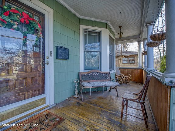 3rd image of 1046 Forest Ave