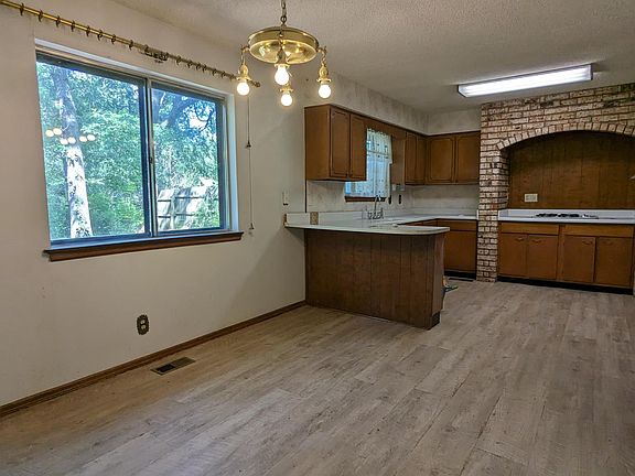 4th image of 7814 S Florence Ave