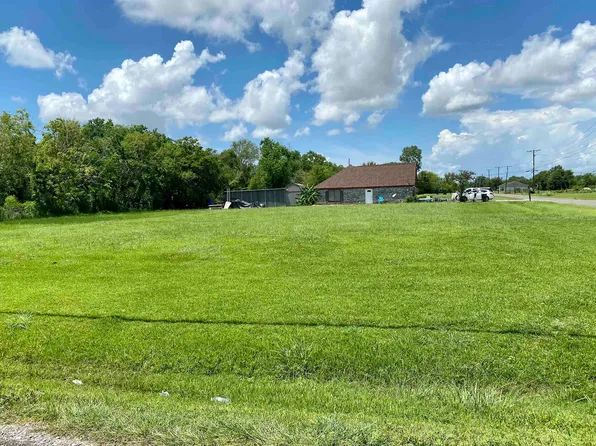 445 Hall St, Port Arthur, TX 77640