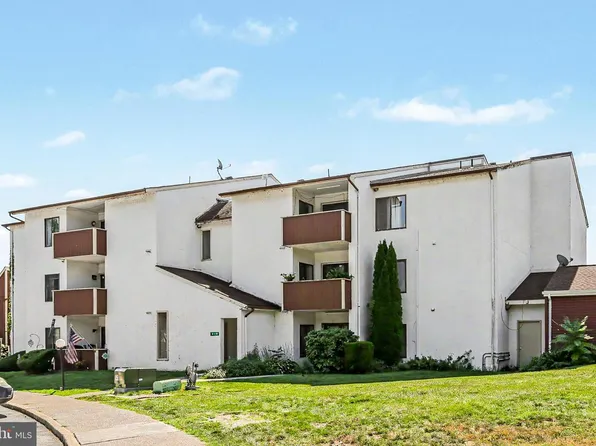 810 Charlotte Way APT 301, Enola, PA 17025